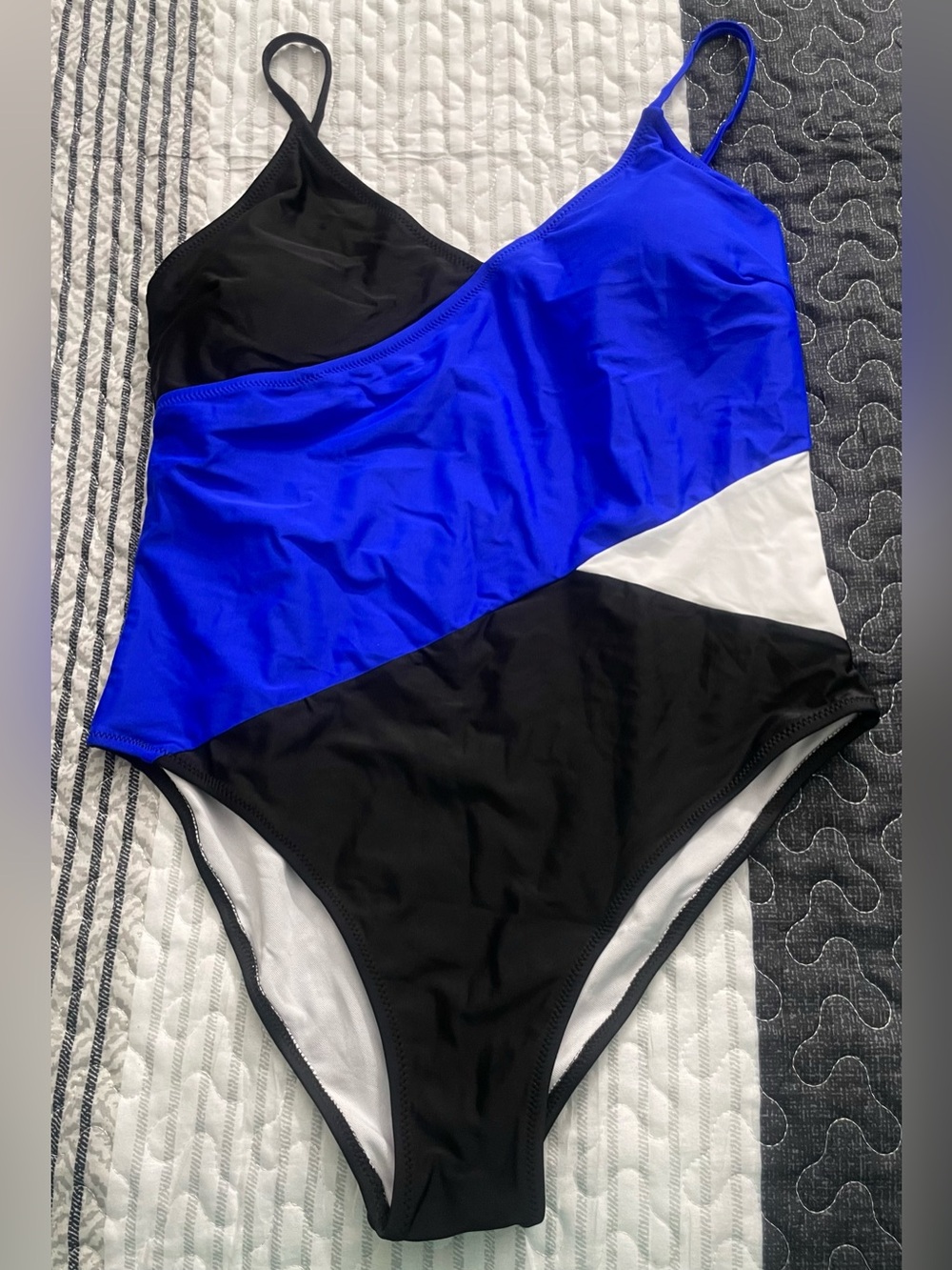 Amazon Colorblock One-Piece Swimsuit in Black, Blue, White - NWOT - L